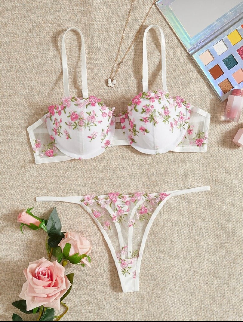 FloralLove – Conjunto de Lingerie com Sutiã com Aro e Bordado Floral