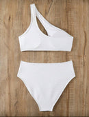 đź‘™ Conjunto de MaiĂ´ Bikini – Decote AssimĂ©trico com Detalhe de CĂrculo de Metal