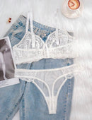 Conjunto de Lingerie Sexy com Sutiã com Aro e Calcinha em Renda Branca
