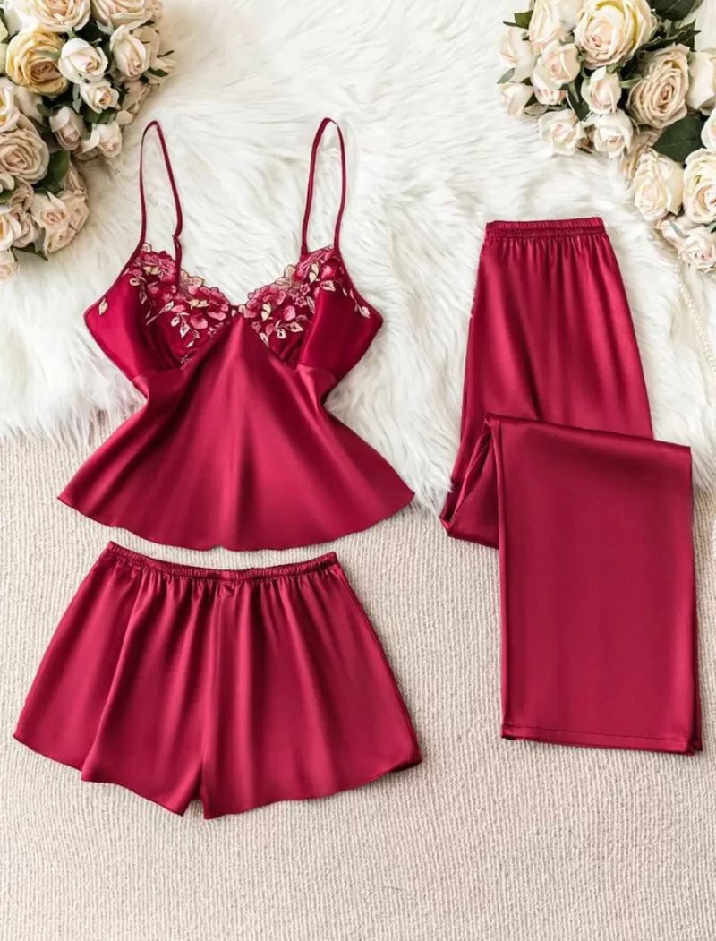 Conjunto de Pijama 3 Peças – Regata de Renda + Shorts + Calça