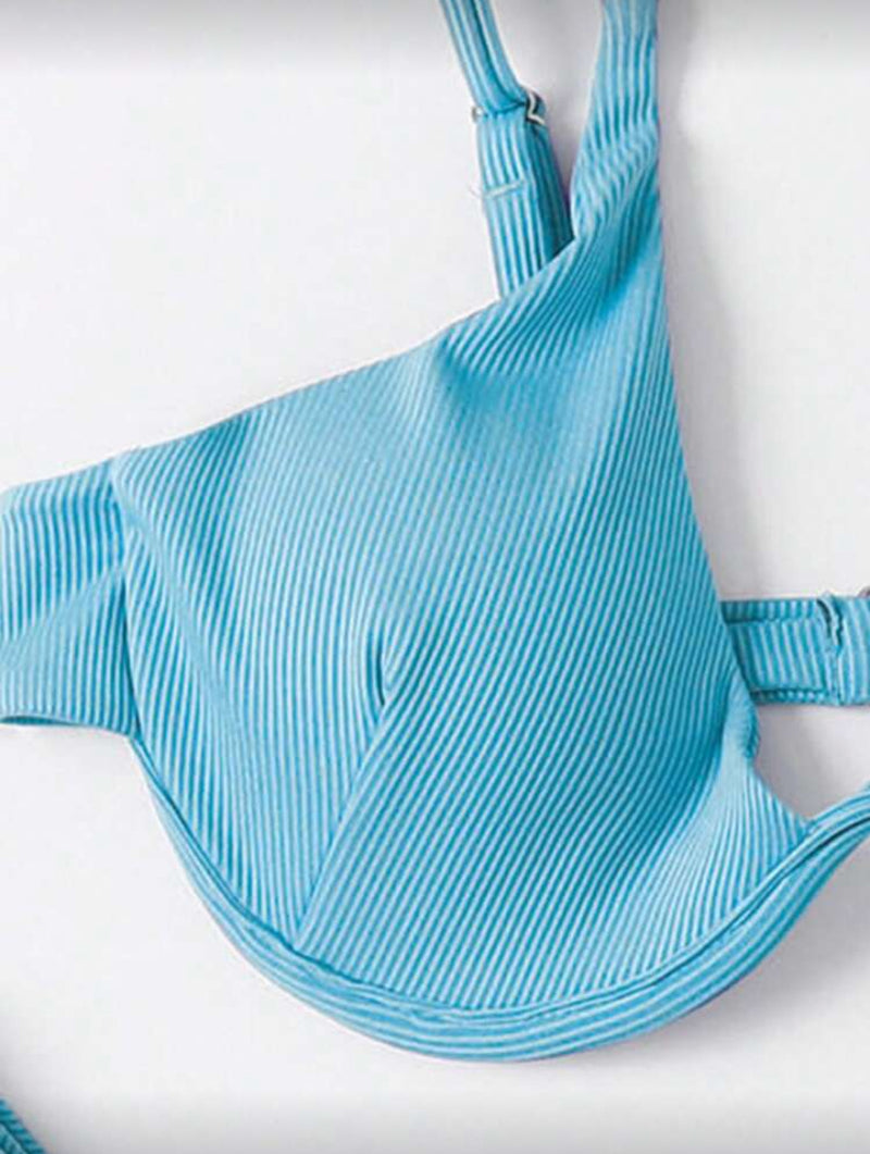 Conjunto de 3 Peças – Sutiã de Arame, Calcinha e Saída Envelope