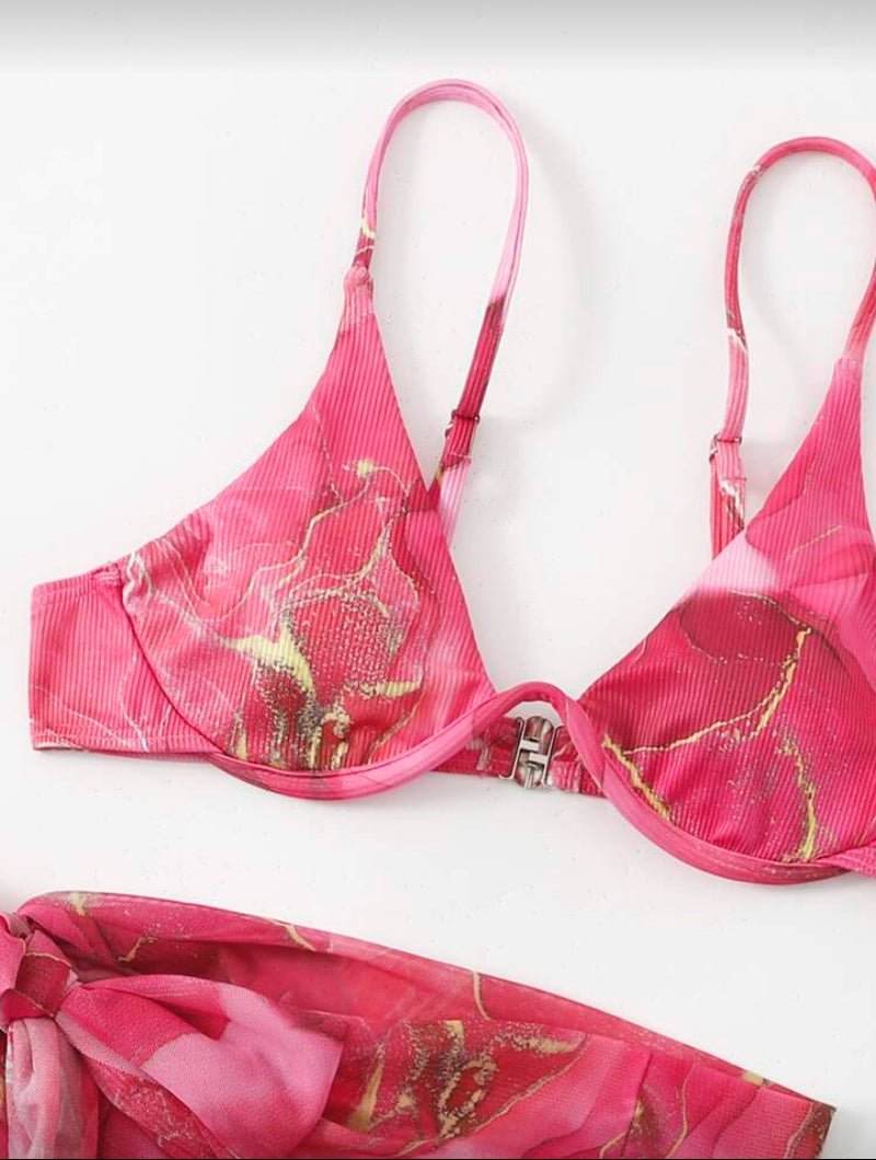 👙 Conjunto de Biquíni 3 Peças com Estampa Mármore – Top Cami, Calcinha Ousada e Saia Praia
