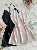 Compre 1 LEVE 2 Camisola em Cetim macio e brilhante com Alças Cruzadas – Cor Sólida