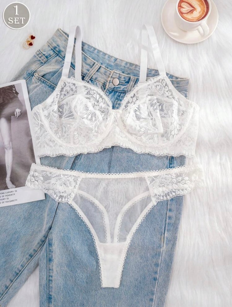 Conjunto de Lingerie Sexy com Sutiã com Aro e Calcinha em Renda Branca