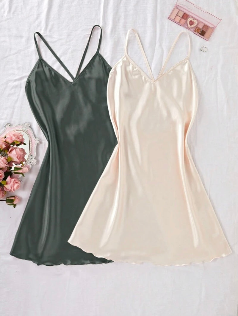 Compre 1 LEVE 2 Camisola em Cetim macio e brilhante com Alças Cruzadas – Cor Sólida