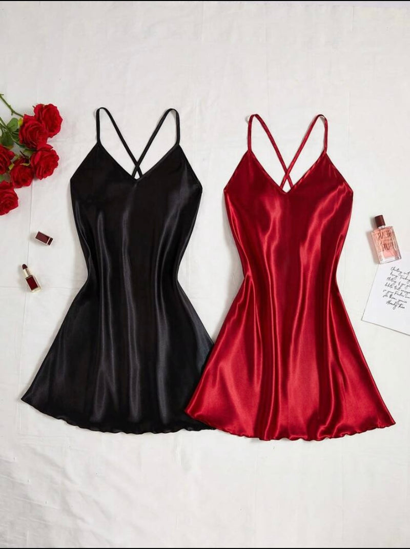 Compre 1 LEVE 2 Camisola em Cetim macio e brilhante com Alças Cruzadas – Cor Sólida