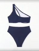 👙 Conjunto de Maiô Bikini – Decote Assimétrico com Detalhe de Círculo de Metal