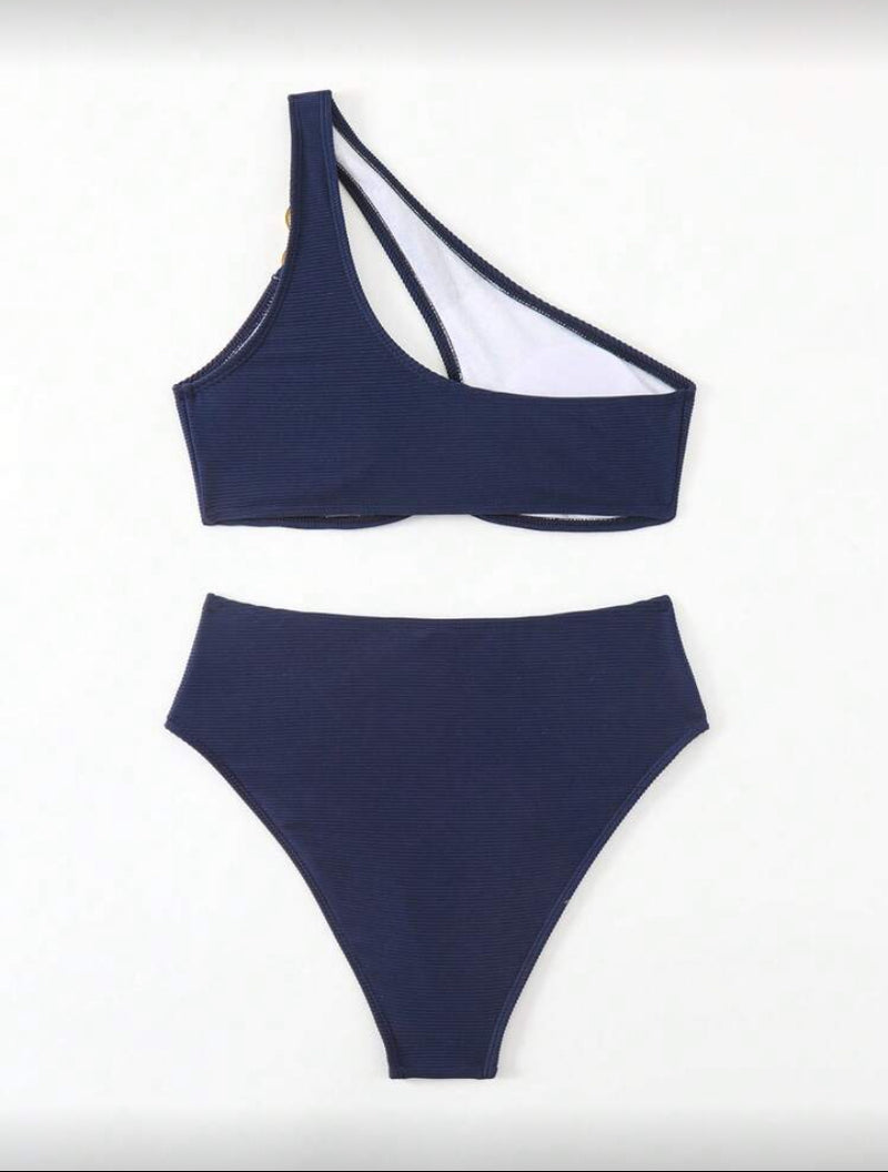 👙 Conjunto de Maiô Bikini – Decote Assimétrico com Detalhe de Círculo de Metal